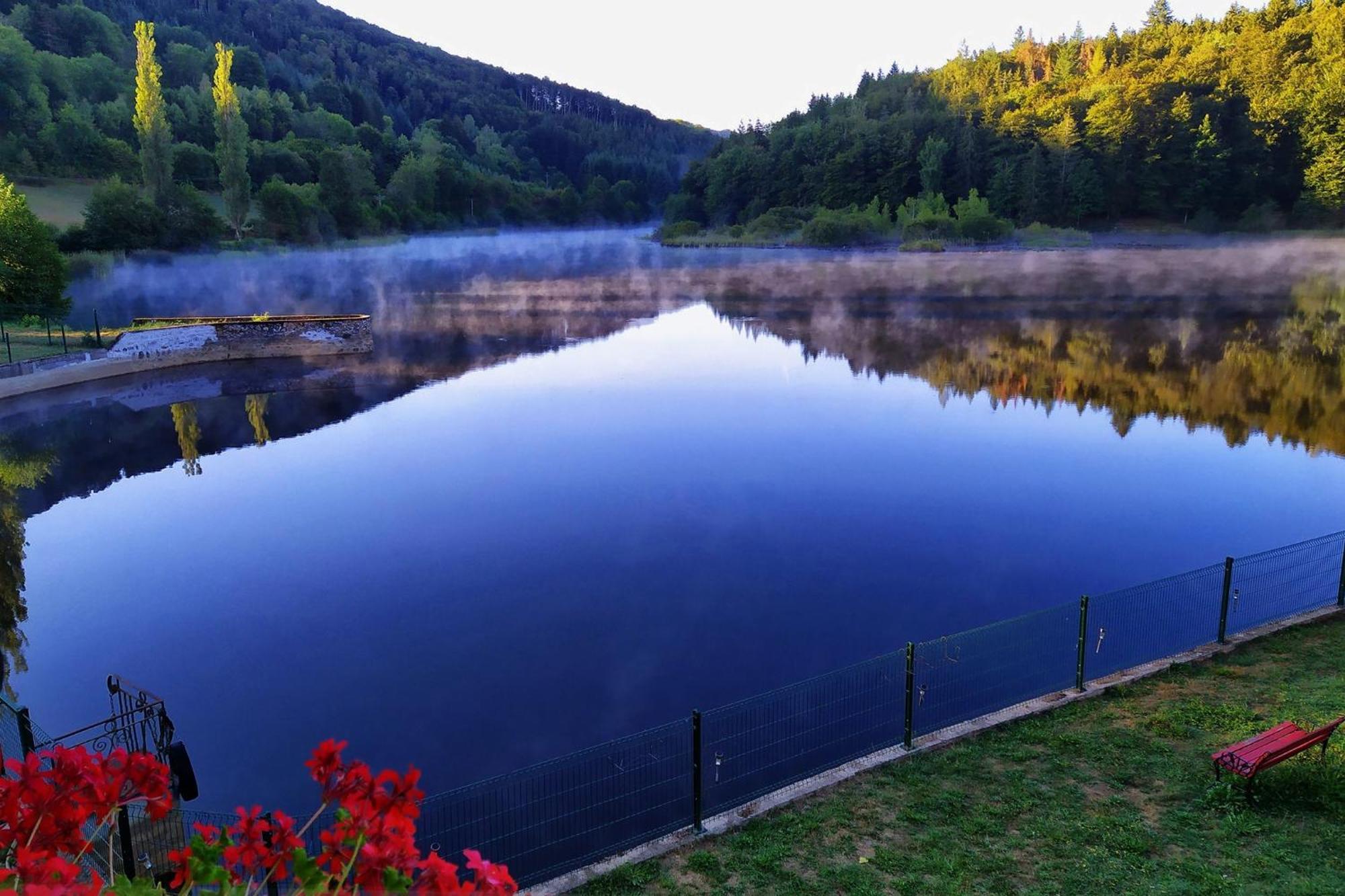 Le Lac Des Moines Condat  Exterior foto